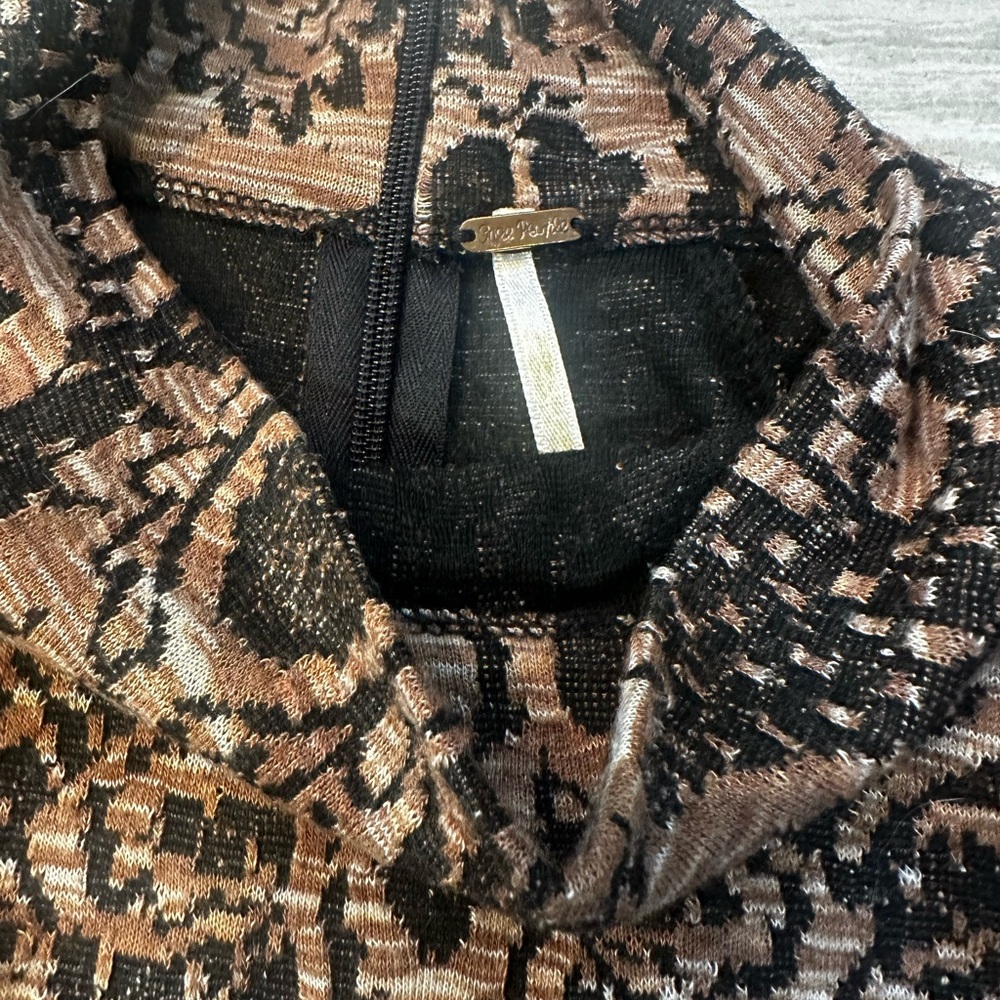 Free People - Brown and Black Bell sleeve dress boho print - size Medium - Picture 9 of 16